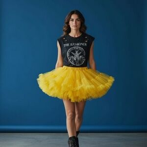 💛 Yellow Flirt Skirt – Fun, Flowy & Concert-Ready! 💛 ONE SIZE FITS ALL